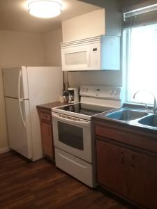 Nhà bếp/bếp nhỏ tại Bigfoot Motel