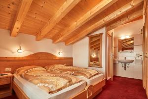 Tempat tidur dalam kamar di Garni Reutlingen