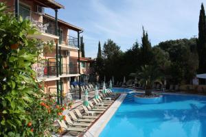 Bazén v ubytování Philippos Hotel nebo v jeho okolí