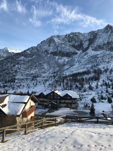 Naturlandskabet i nærheden af lejlighedshotellet