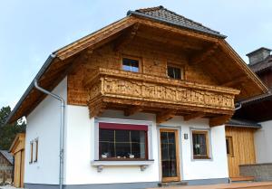 a house with a wooden roof at Chalet Hoamat in Mariapfarr