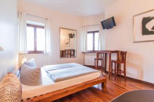 a bedroom with a bed and a table and windows at Visage Appart in Berlin