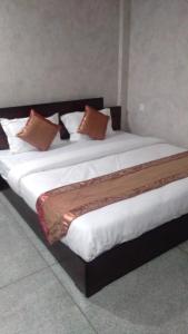 Hotel Silk客房内的一张或多张床位