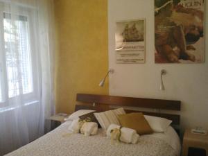 a bedroom with a bed with towels on it at B&B Verdeblu in Mantova