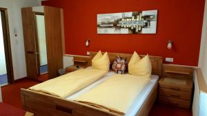 Postel nebo postele na pokoji v ubytování Hotel Pension Oswald