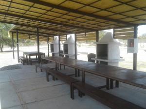 Restauracja lub miejsce do jedzenia w obiekcie Cabañas Ecodesert