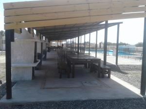 Restauracja lub miejsce do jedzenia w obiekcie Cabañas Ecodesert