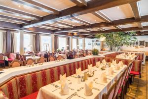 Restaurace v ubytování Gasthof Ellmauer Hof
