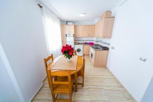 Kuchyň nebo kuchyňský kout v ubytování Homely Apartments Blasco Ibañez