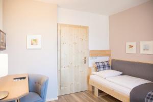 Posteľ alebo postele v izbe v ubytovaní Hotel Gasthof Zum Kirchenwirt