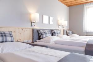 Posteľ alebo postele v izbe v ubytovaní Hotel Gasthof Zum Kirchenwirt