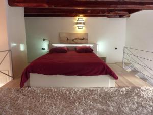 Menton Ancien Palace - Appartement vue mer - 700m de la plageにあるベッド