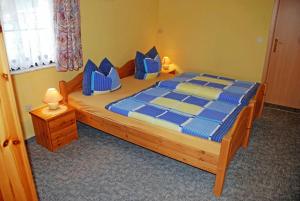 Postel nebo postele na pokoji v ubytování Ferienwohnung an der Deichwiese