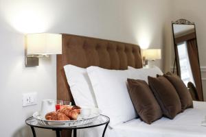Posteľ alebo postele v izbe v ubytovaní La Fontanina Suites