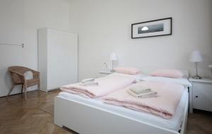 Postel nebo postele na pokoji v ubytování Angel City Aparthotel