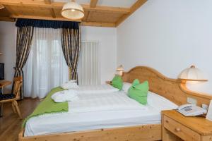 Rúm í herbergi á Hotel B&B Andreas