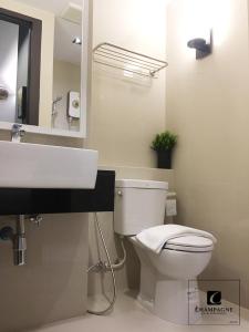 Kylpyhuone majoituspaikassa Campagne Hotel and Residence - SHA Plus