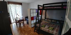 Postel nebo postele na pokoji v ubytování AFFITTACAMERE VALCHIAVENNA - Foresteria Lombarda con PARCHEGGIO PRIVATO SUL POSTO! Apprezzata Gestione Familiare dal 2012, Qualità-Prezzo TOP! "Guest-House with PRIVATE PARKING ON SITE! Appreciated Family Management since 2012, Quality-Price TOP!"