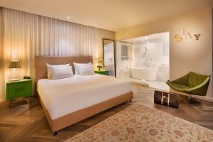 Säng eller sängar i ett rum på Shenkin Hotel