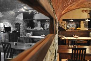 A restaurant or other place to eat at Lo Teisson
