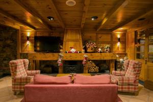 a living room with a couch and a fireplace at Hotel Xalet Montana in Soldeu