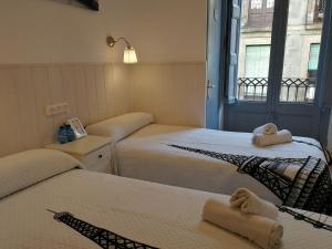Posteľ alebo postele v izbe v ubytovaní Hostal Dragonflybcn