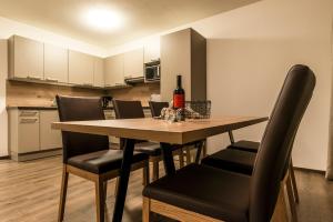 Kuchyň nebo kuchyňský kout v ubytování Appartements Ausblick