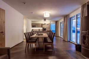 Kuchyň nebo kuchyňský kout v ubytování Appartements Ausblick