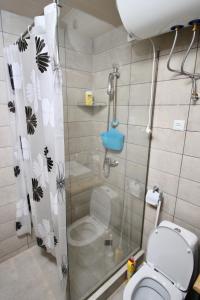 Kylpyhuone majoituspaikassa Apartment N403 Gudauri Loft