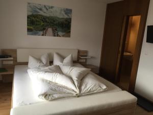 Posteľ alebo postele v izbe v ubytovaní Landhaus Engadin