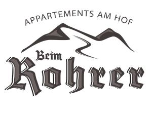 un panneau noir et blanc indiquant des améliorations dans l'établissement Beim Rohrer, à Kirchberg in Tirol
