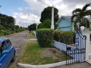Jus4U-1 The Home Away From Home Villa外面的花园