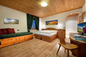 Postel nebo postele na pokoji v ubytování Hotel Duc De Rohan