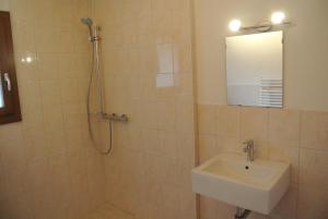 Koupelna v ubytování La Tzoum'hostel