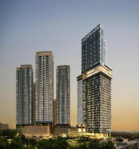 深圳的住宿－深圳品上雲端服務式公寓，城市中一群高大的建筑
