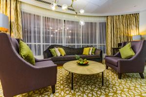 Ruang duduk di TIME Rako Hotel