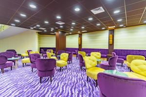 Ruang duduk di TIME Rako Hotel