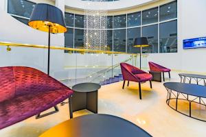 Ruang duduk di TIME Rako Hotel