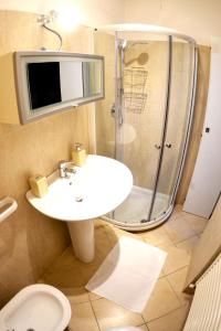 a bathroom with a shower and a sink and a toilet at Bed & Breakfast Il Vicolo in San Benedetto del Tronto