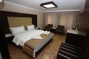 Postel nebo postele na pokoji v ubytování Al Zaitouna Hotel