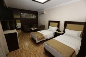 Postel nebo postele na pokoji v ubytování Al Zaitouna Hotel