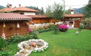 A garden outside Guest House Bolyarka