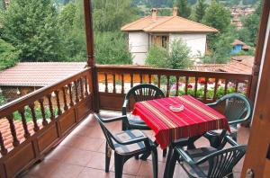 A balcony or terrace at Guest House Bolyarka