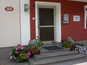 The facade or entrance of Pension Delacher