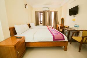 Postel nebo postele na pokoji v ubytování Binh An hotel