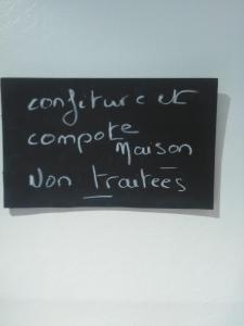 a blackboard with writing on it on a wall at Logis Hotel L'ange Couronne in Belleville-sur-Saône