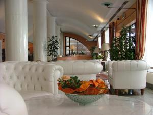 a lobby with white couches and a bowl on a table at Hotel Giberti & Spa in Verona +44 photos