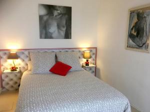 Ένα ή περισσότερα κρεβάτια σε δωμάτιο στο Absolument Levant