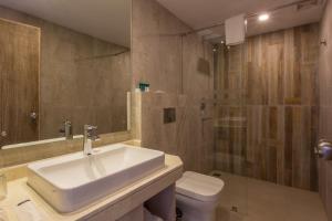 Un baño de Hotel Barahi Pokhara