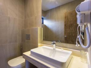 Un baño de Hotel Barahi Pokhara